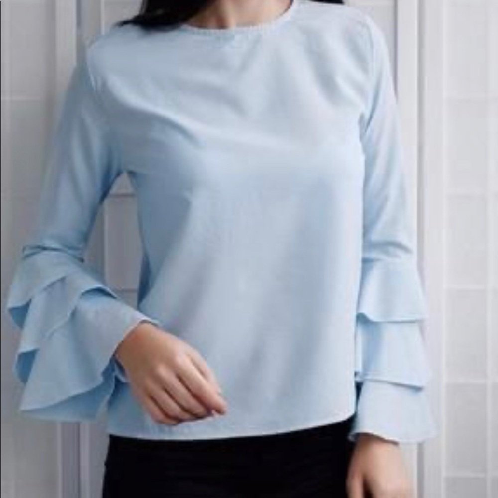 Cute blue blouse, very good condition, like new. Size S